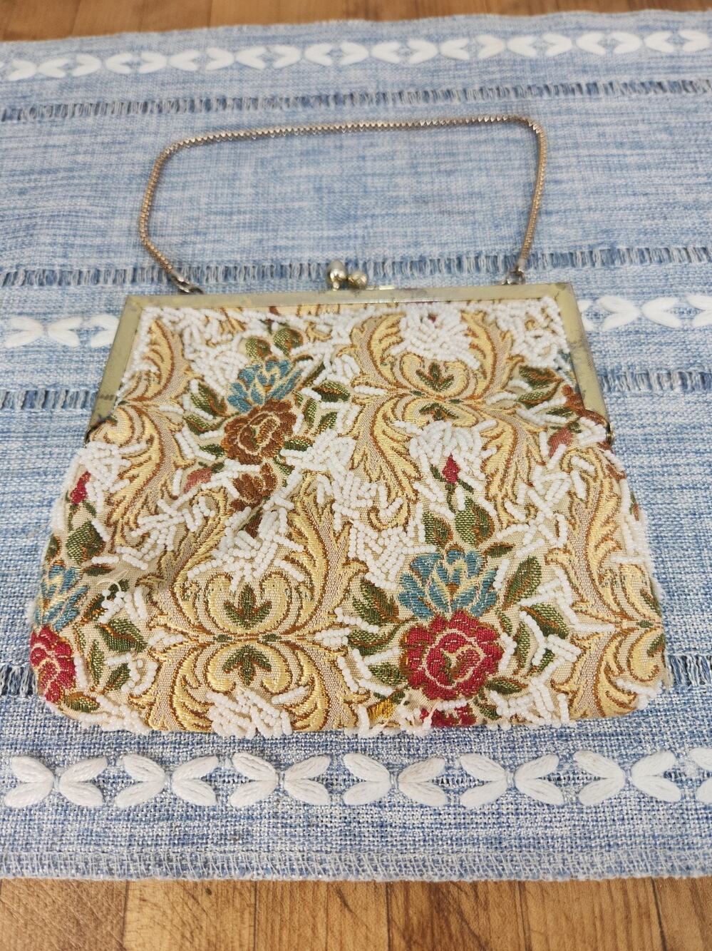 Vintage 1950s Hong Kong Beaded Tapestry Purse Floral Evening Bag Kiss Lock